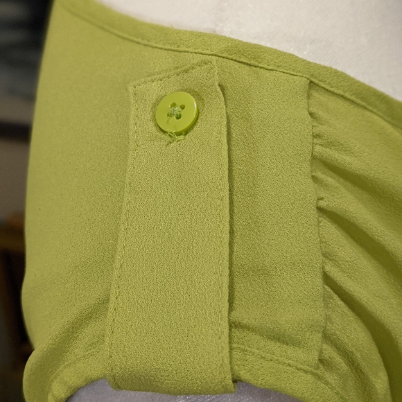 BANANA REPUBLIC Sheer Sleeveless Citrus Lime Blouse Ruffled Button Tab Top Sz M - Picture 5 of 9